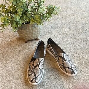 Clarks Women's Black and Cream Snakeskin Sneakers